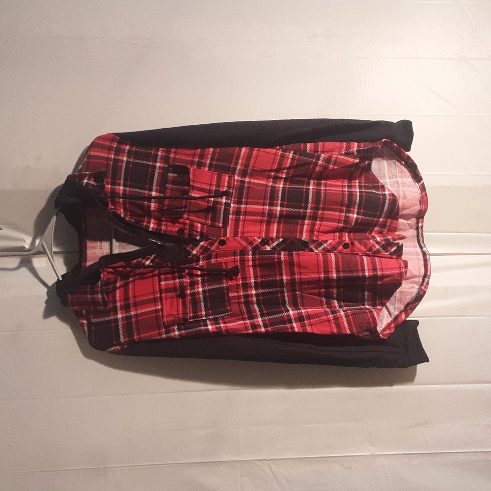 Hooded ehirt